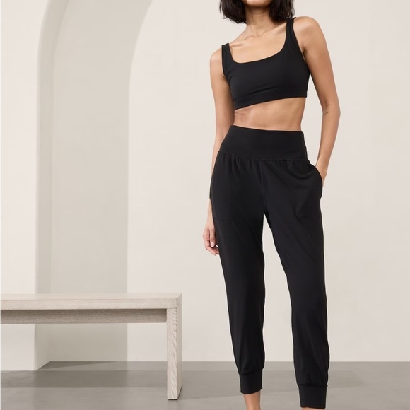 Athleta Salutation Jogger in Powervita Black Soft Yoga Size Small - Picture 1 of 14